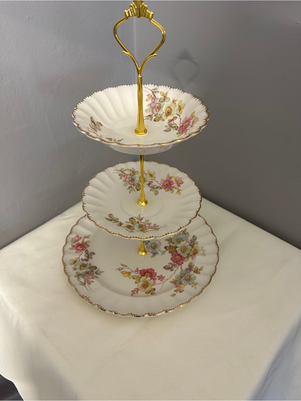 Three-Tier Porcelain Serving Stand in White w/ Floral Pattern and 22kt Gold Trim